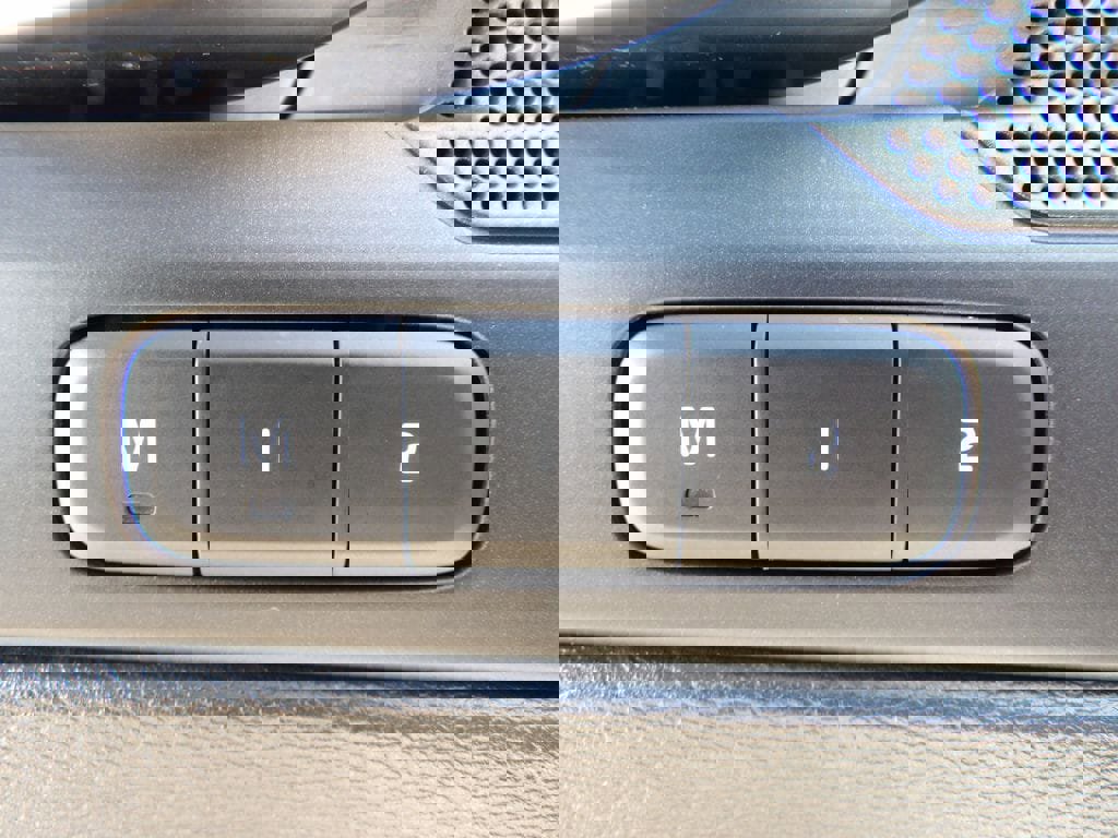 Used 2021 Volvo XC40 T5 R-Design w/ Protection Package Premier image 10