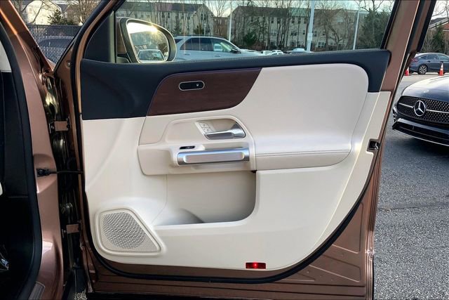 Certified 2022 Mercedes-Benz EQB 350 4MATIC image 19