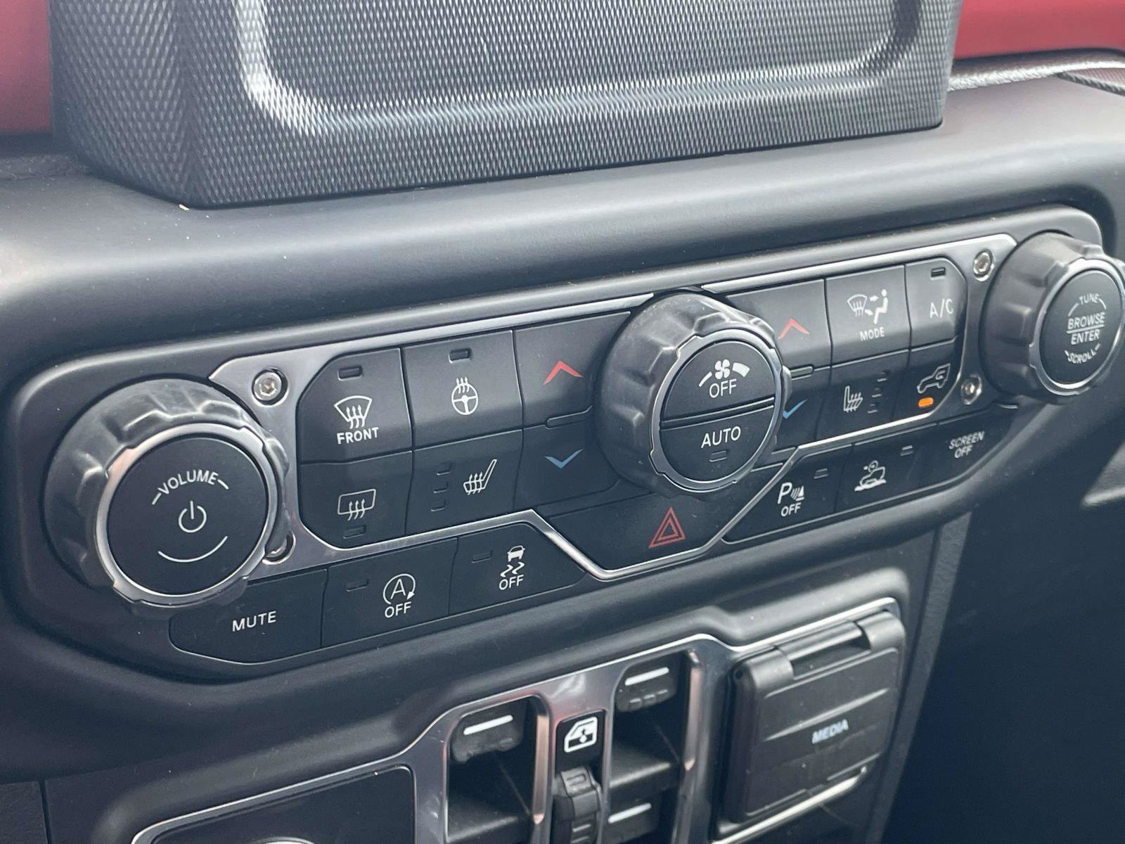 Used 2021 Jeep Gladiator Rubicon w/ Cold Weather Group AWD/4WD image 17