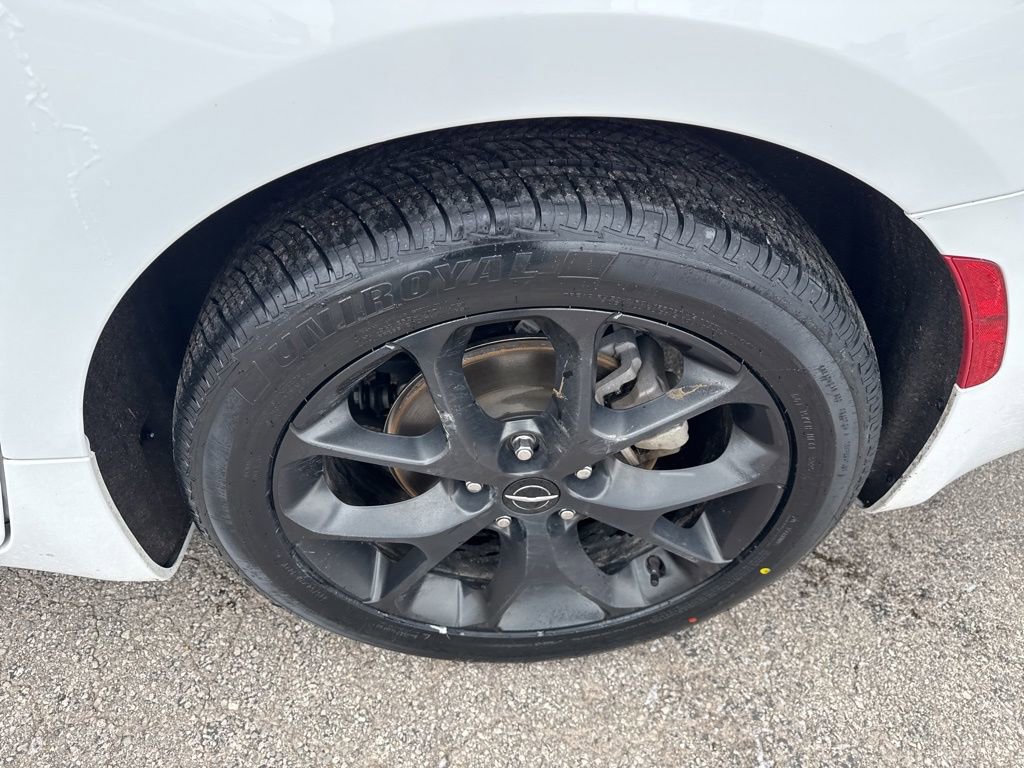 Used 2025 Chrysler Pacifica Limited image 25