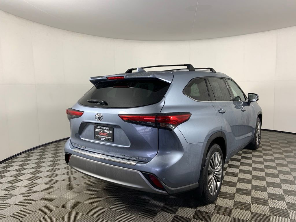 Used 2020 Toyota Highlander Platinum AWD/4WD image 3