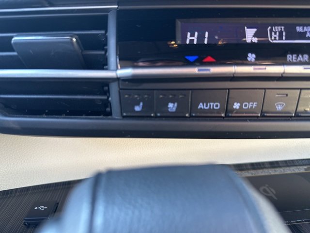 Used 2022 Toyota Sienna Limited image 13