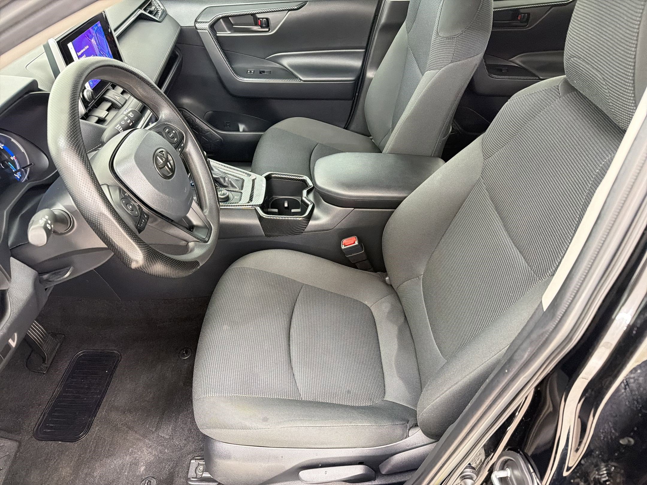 Used 2024 Toyota RAV4 LE AWD/4WD image 5