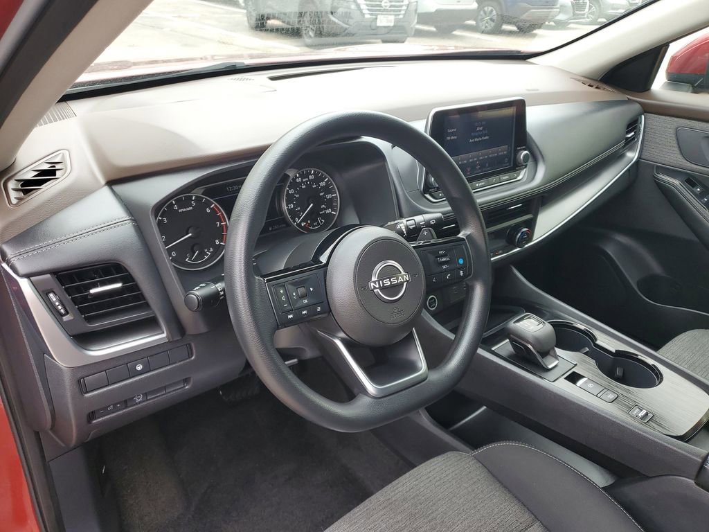 Used 2023 Nissan Rogue SV FWD image 12