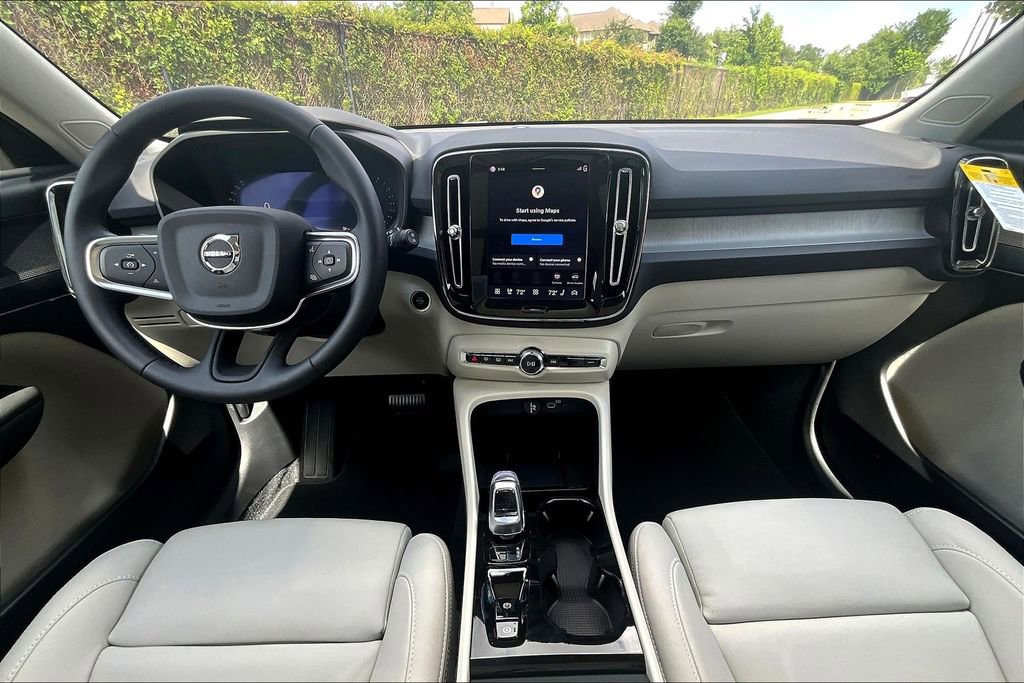 New 2026 Volvo XC40 B4 Plus w/ Protection Package Premier FWD image 7