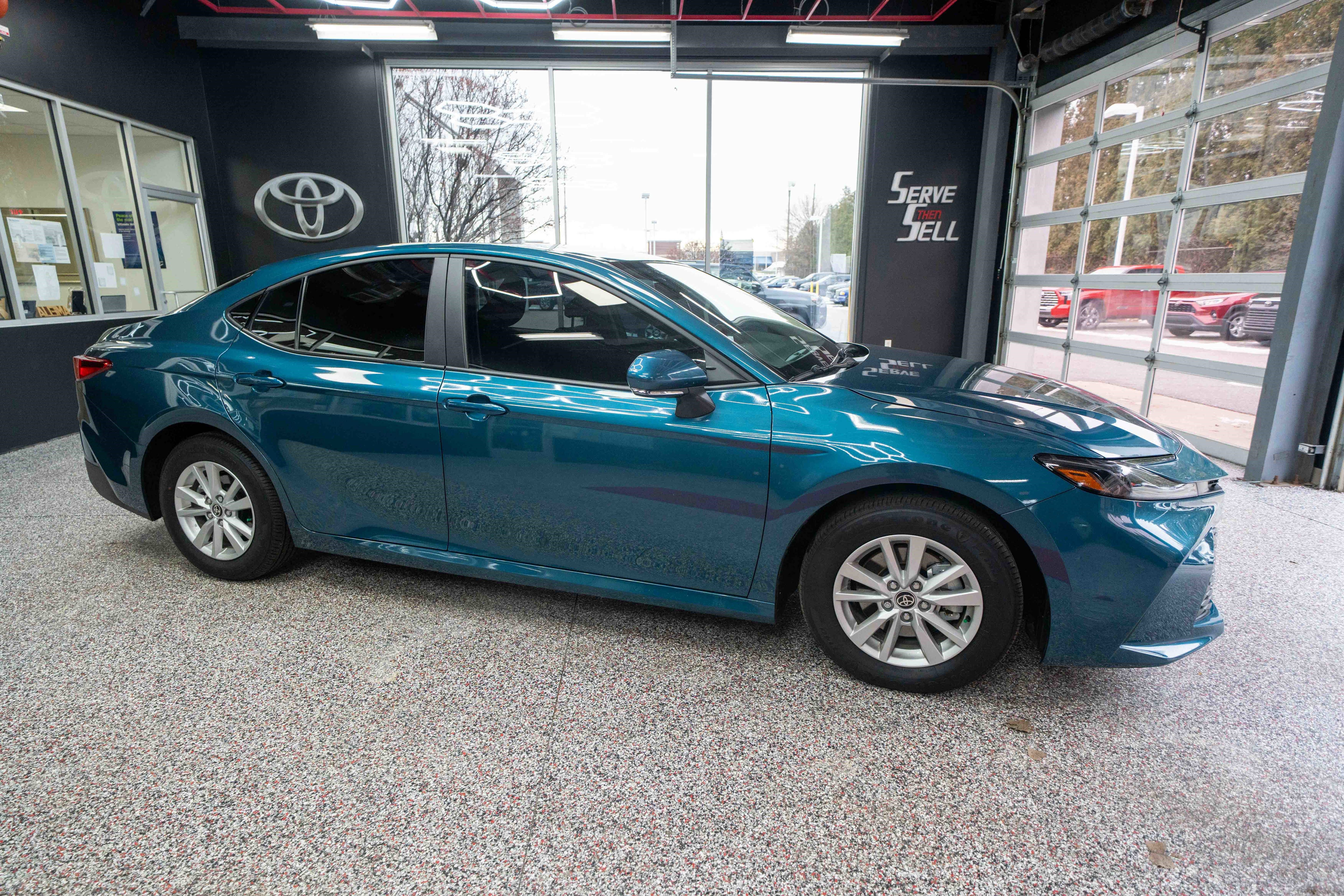 Used 2025 Toyota Camry LE image 5