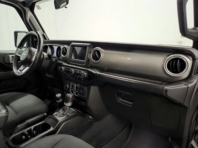 Used 2019 Jeep Wrangler Unlimited Sahara AWD/4WD image 27