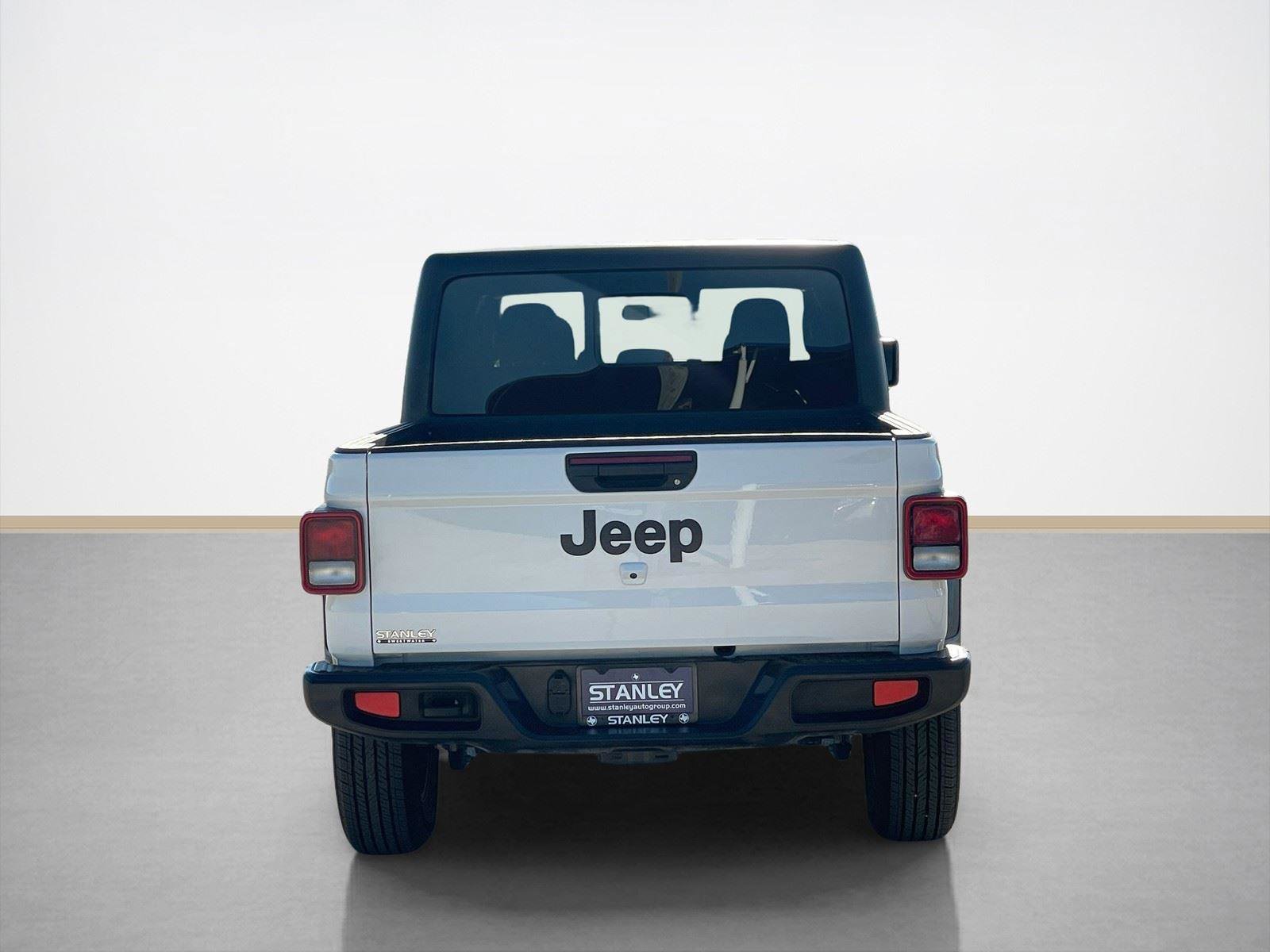 Used 2025 Jeep Gladiator Sport image 6