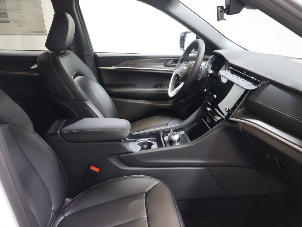 New 2027 Jeep Grand Cherokee Limited AWD/4WD image 17