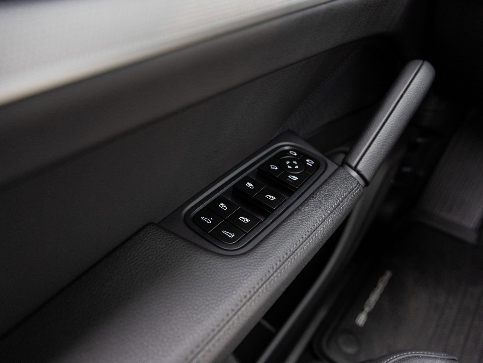 Certified 2026 Porsche Cayenne Coupe image 22