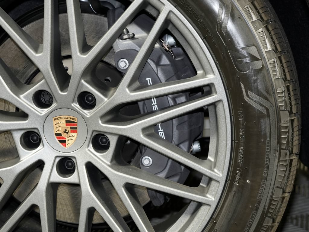 New 2026 Porsche Cayenne Coupe AWD/4WD image 14