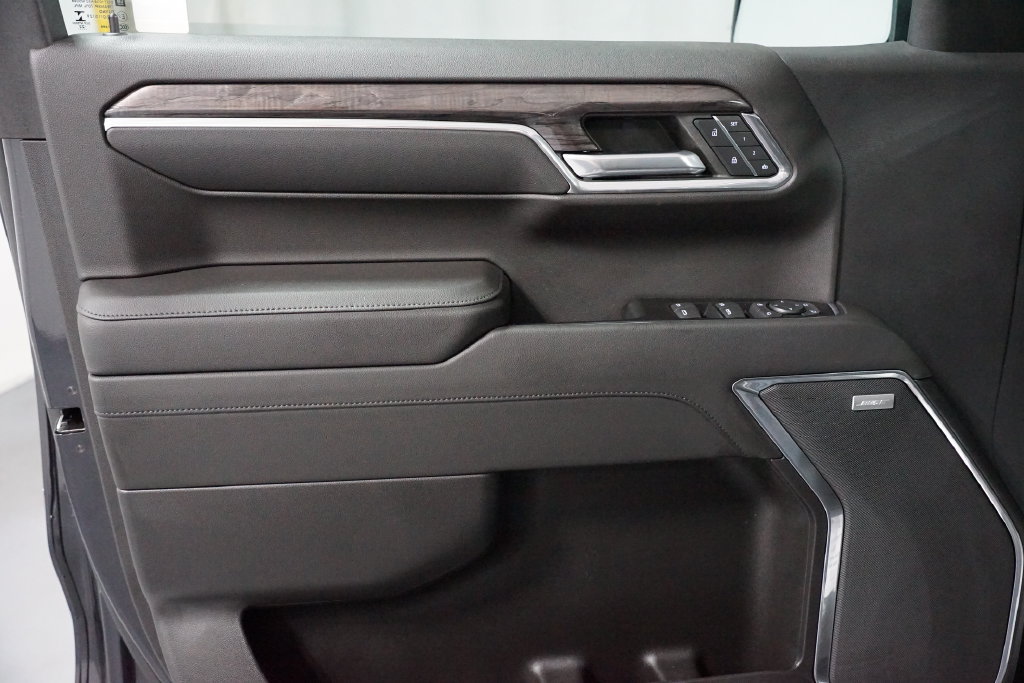 Used 2022 Chevrolet Silverado 1500 LTZ w/ LTZ Convenience Package II RWD image 30