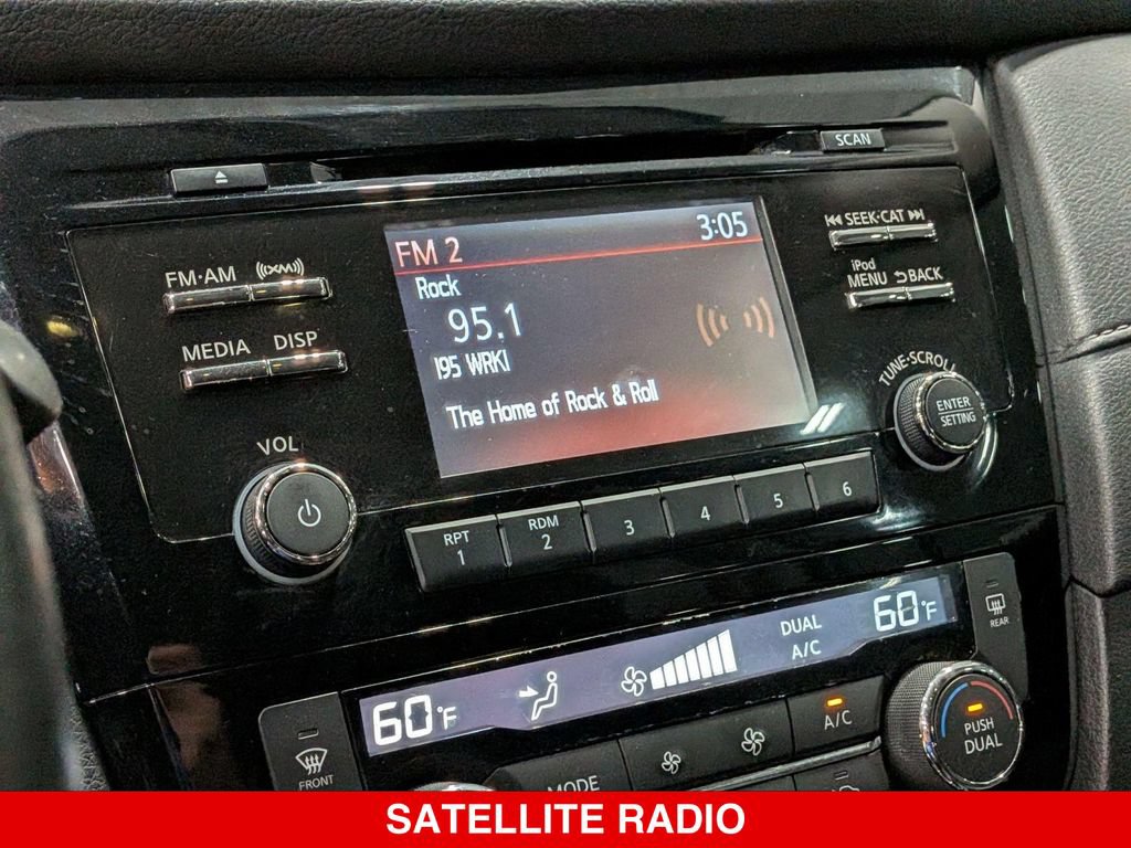 Used 2017 Nissan Rogue SV AWD/4WD image 23