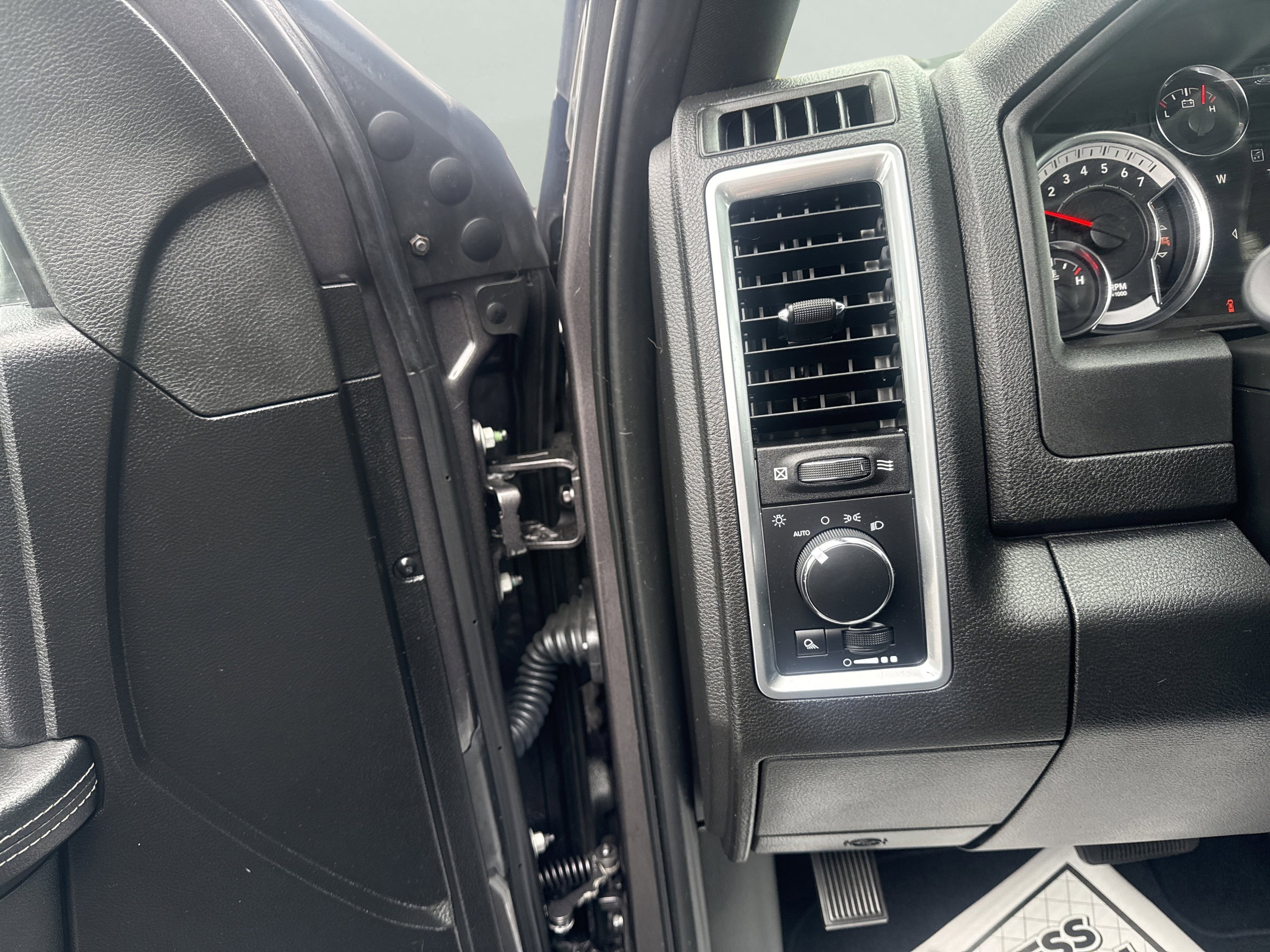 Used 2022 RAM 1500 Classic Warlock w/ Electronics Group AWD/4WD image 18