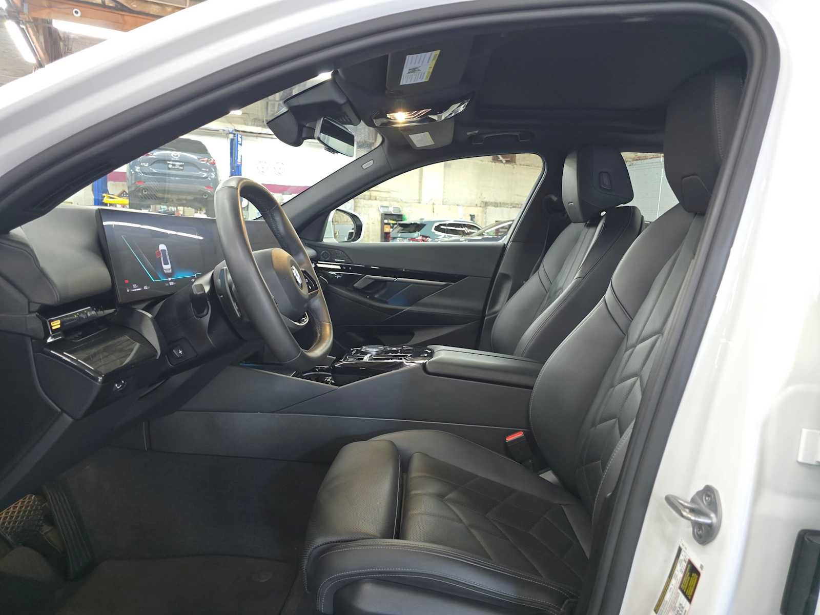 Used 2025 BMW 530i xDrive AWD/4WD image 21