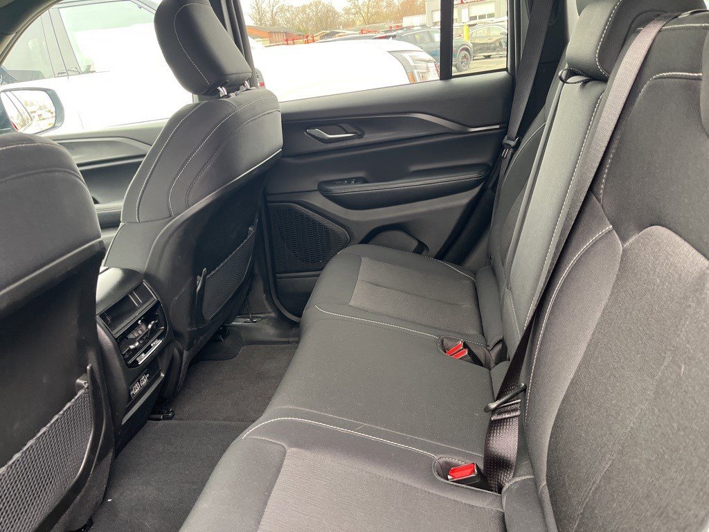 Used 2024 Jeep Grand Cherokee Laredo w/ MOPAR Finishing Package image 11