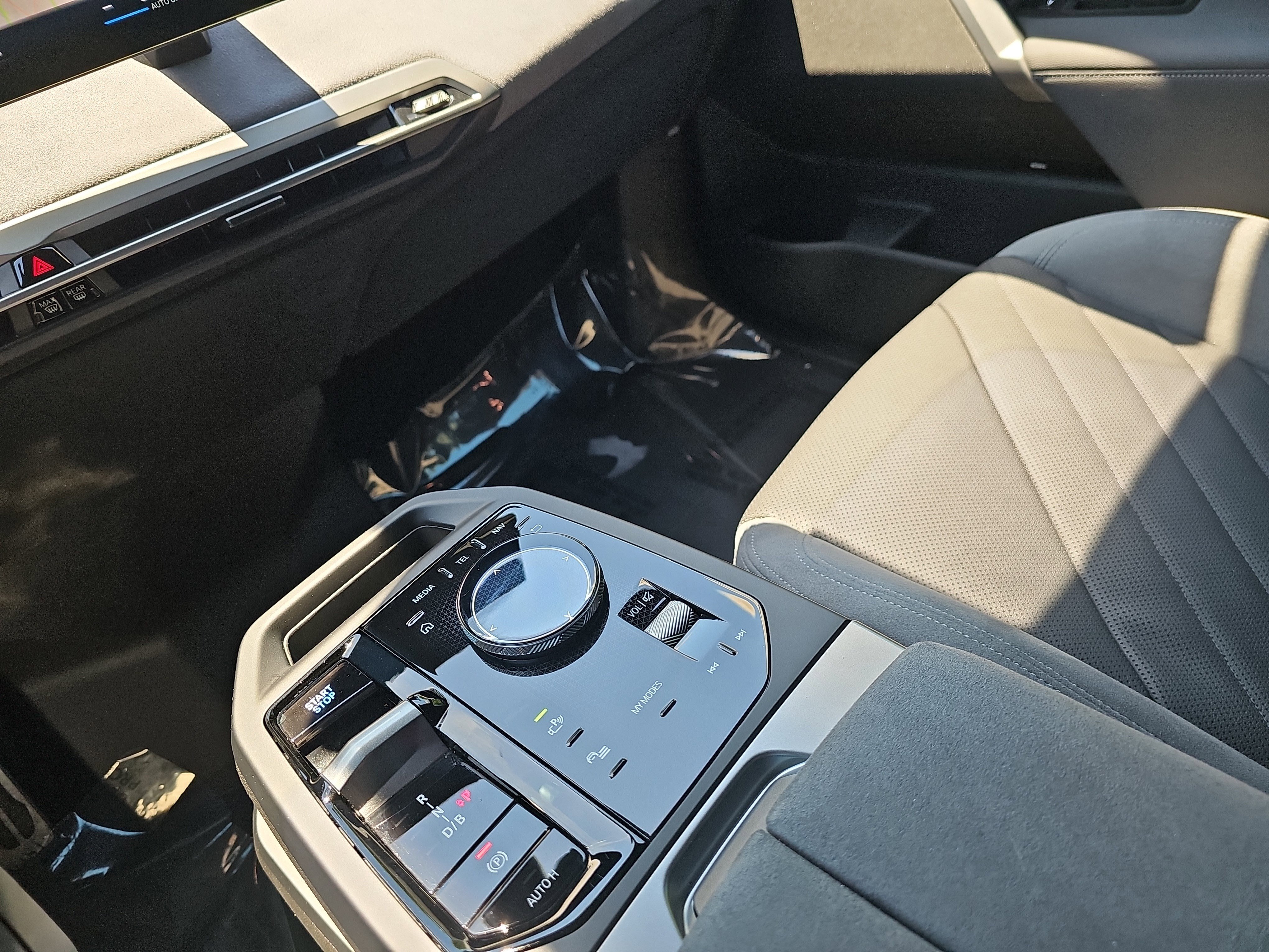 Certified 2026 BMW iX xDrive45 w/ M Sport Package AWD/4WD image 27