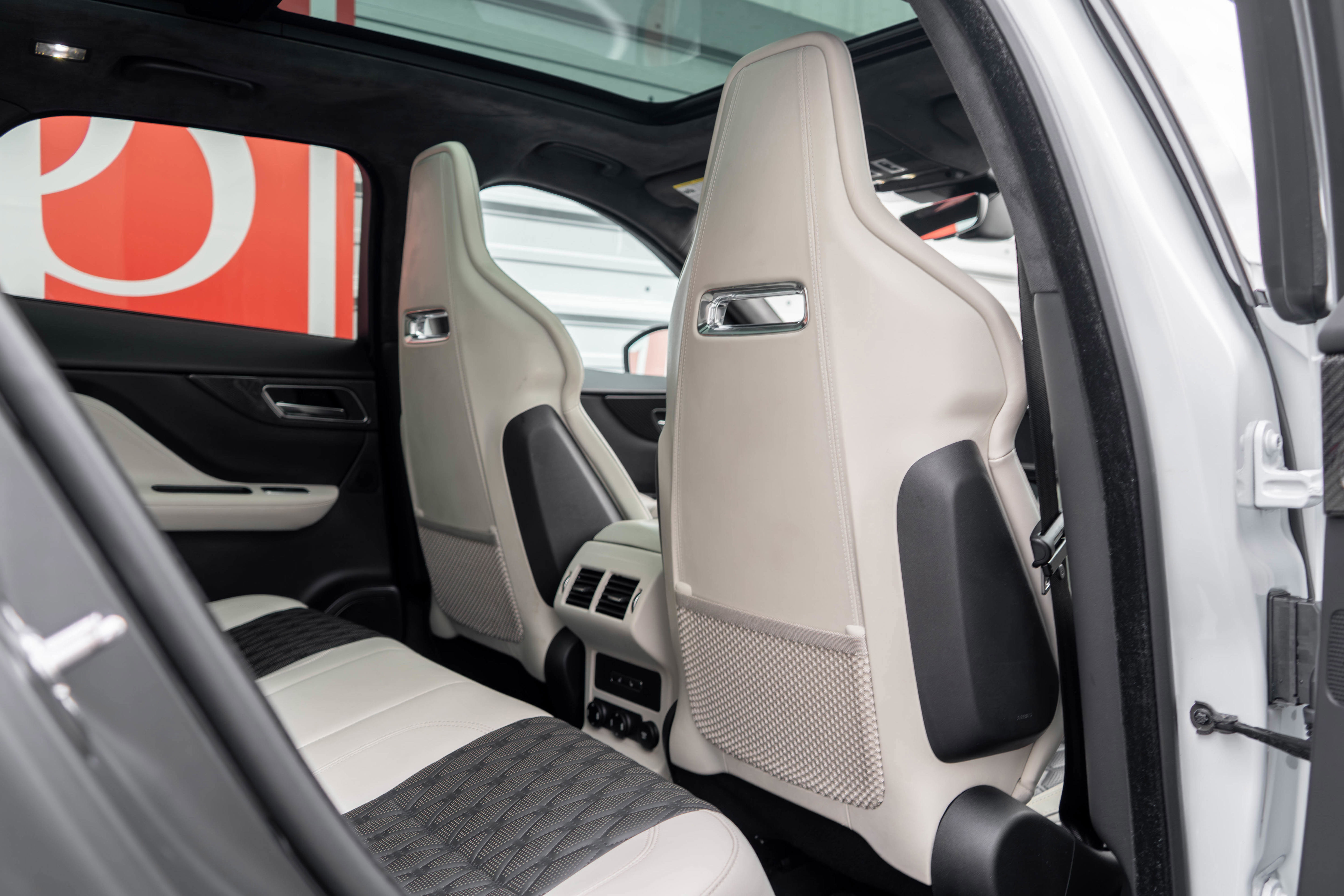 Used 2019 Jaguar F-PACE SVR AWD/4WD image 29