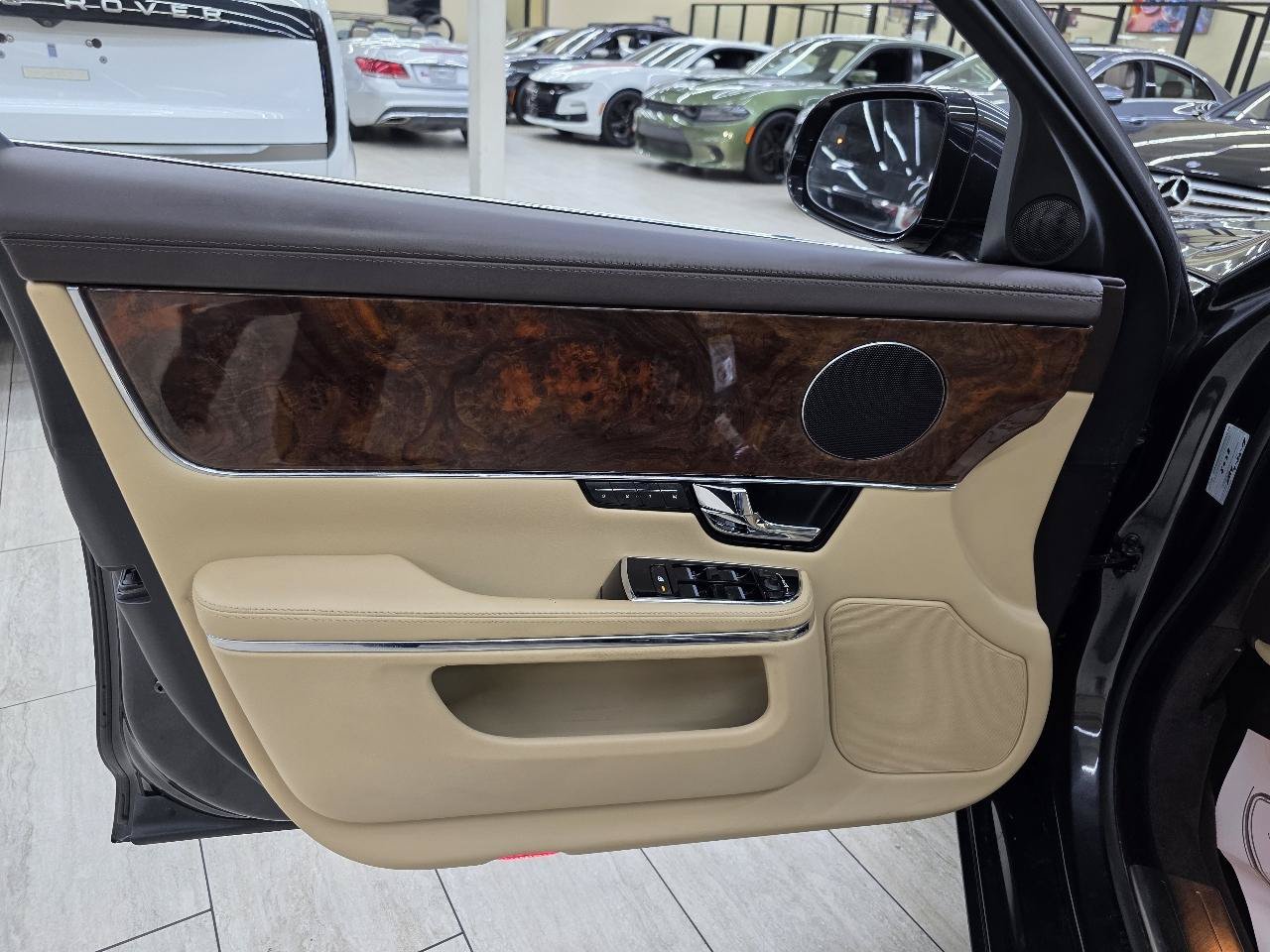 Used 2012 Jaguar XJ RWD image 41