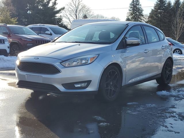 Used 2016 Ford Focus SE w/ Equipment Group 201A FWD image 2