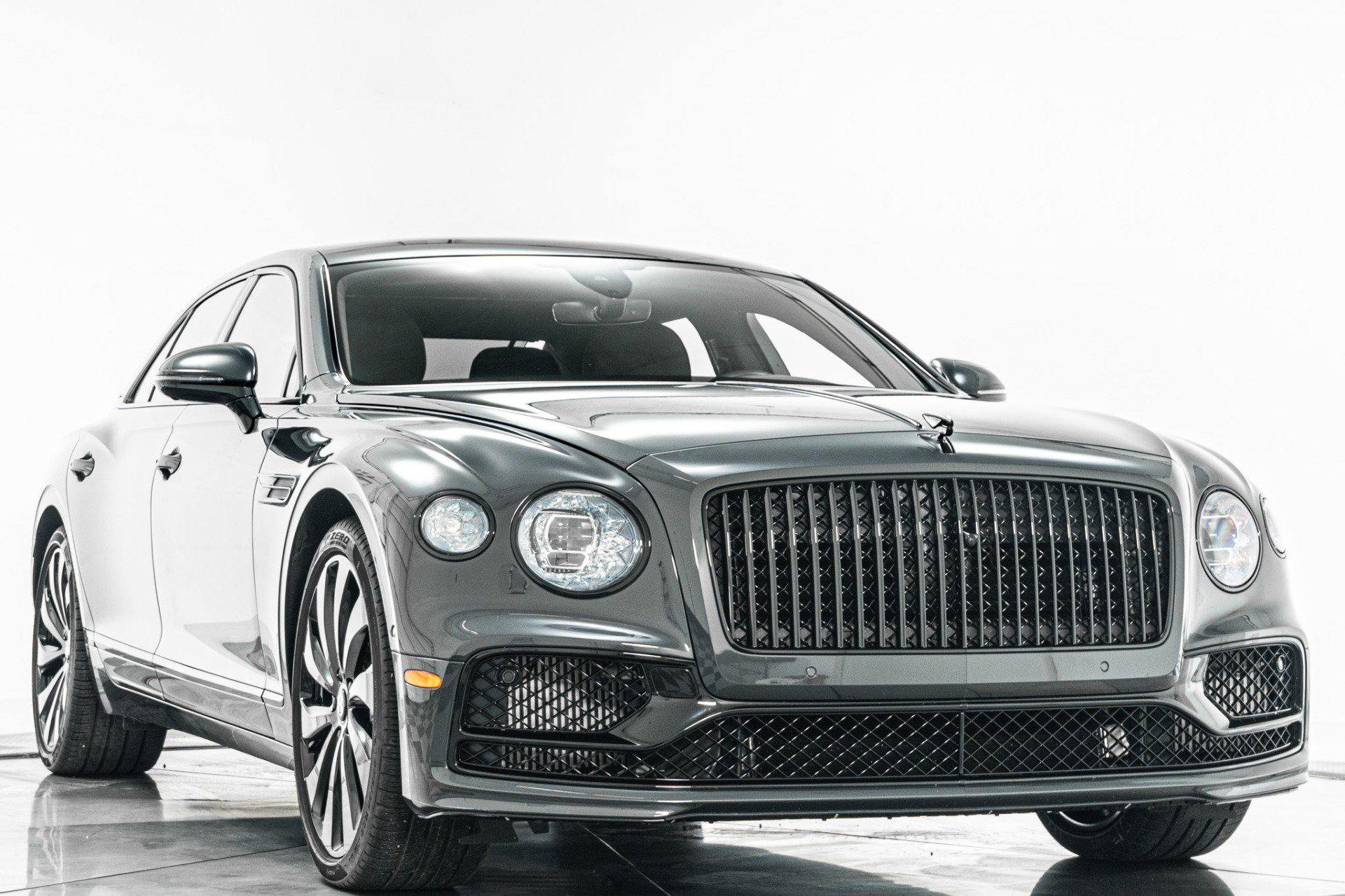 Used 2024 Bentley Flying Spur V8 AWD/4WD image 3