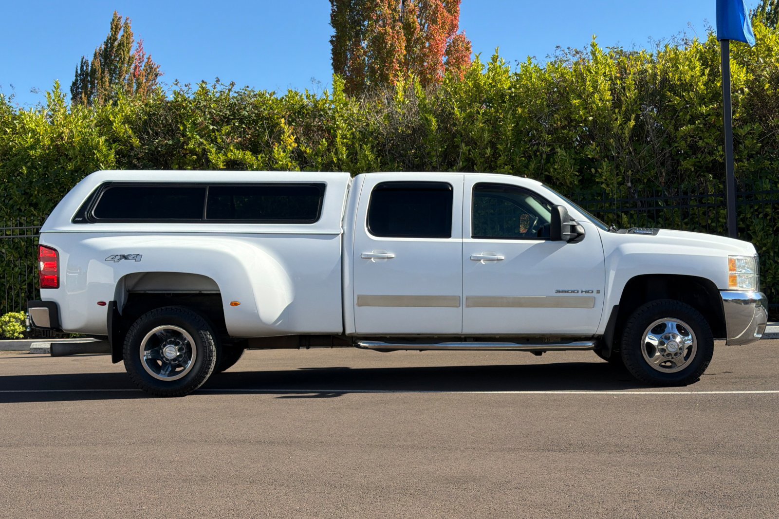 Used 2009 Chevrolet Silverado 3500 LTZ w/ LTZ Plus Package AWD/4WD image 3