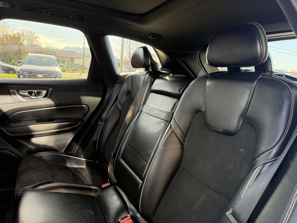 Used 2018 Volvo XC60 T6 R-Design w/ Convenience Package image 30