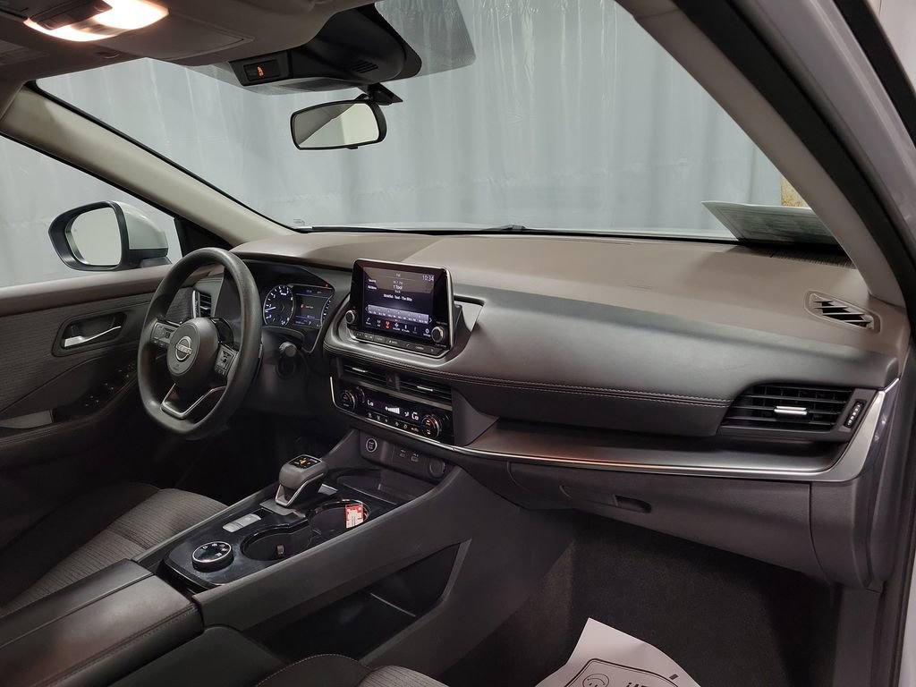 Used 2023 Nissan Rogue SV image 25