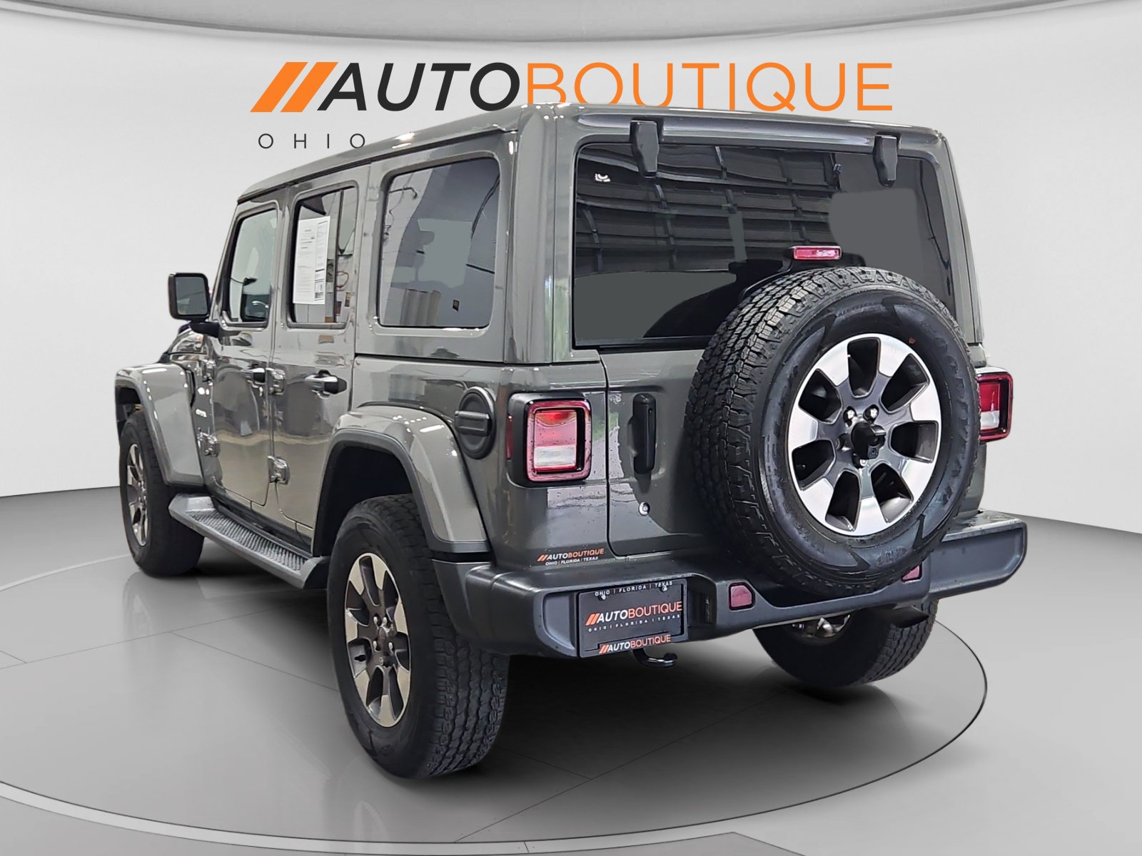 Used 2018 Jeep Wrangler Unlimited Sahara w/ Uconnect 4C Nav & Sound Group AWD/4WD image 3