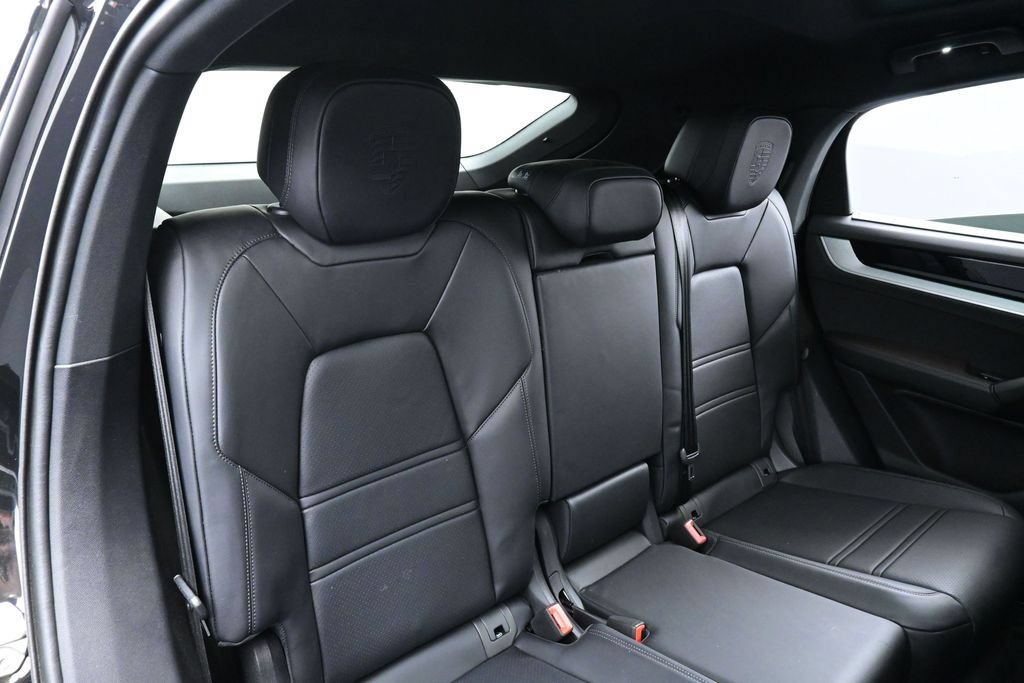 Certified 2025 Porsche Cayenne E-Hybrid Coupe AWD/4WD image 27