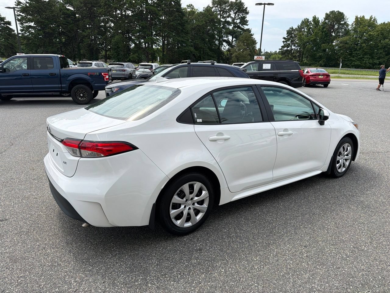 Used 2025 Toyota Corolla LE FWD image 10