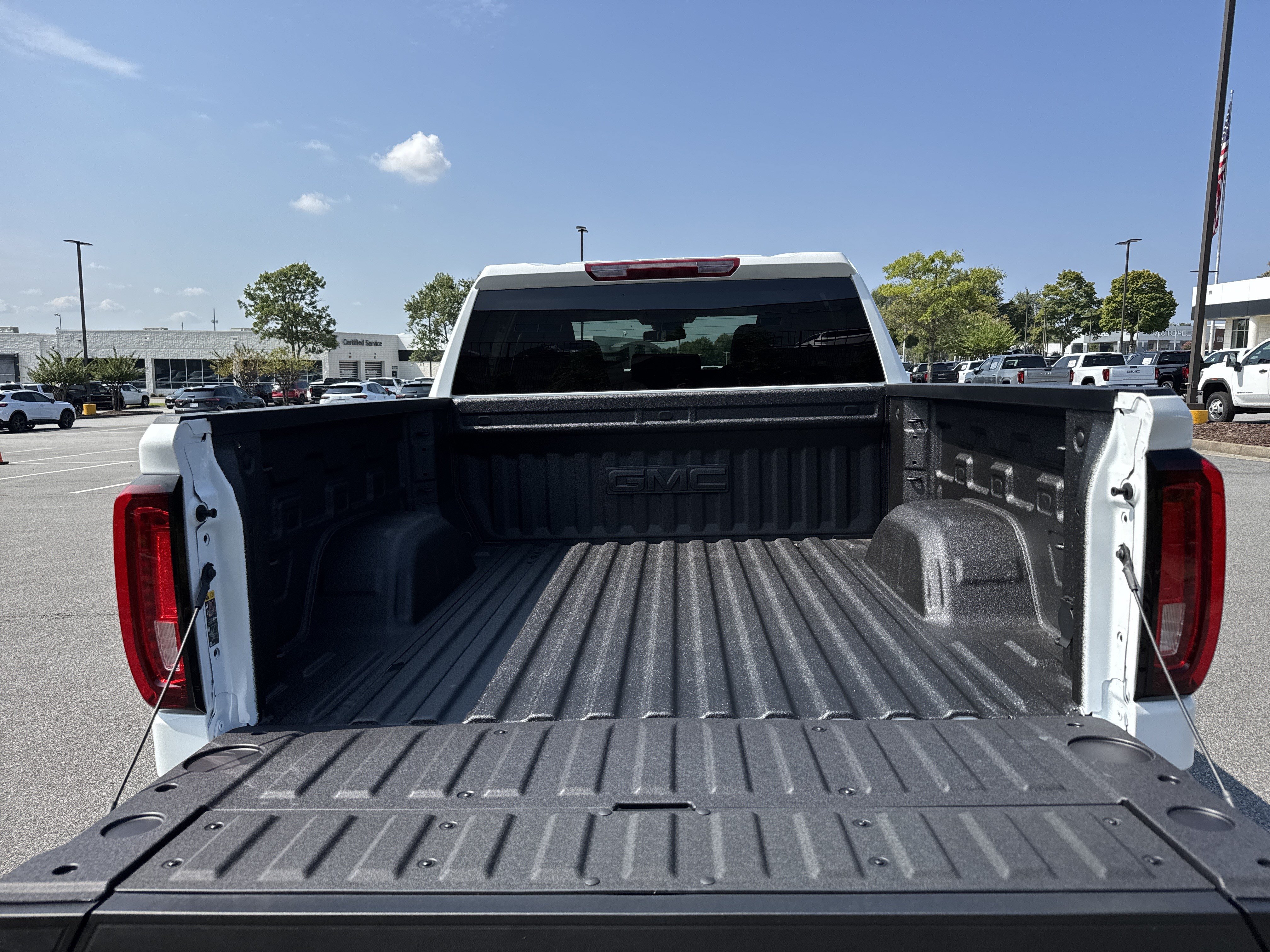 New 2026 GMC Sierra 1500 SLT w/ X31 Off-Road Package AWD/4WD image 33