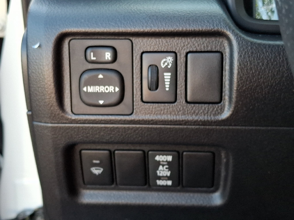 Used 2018 Toyota 4Runner SR5 AWD/4WD image 25