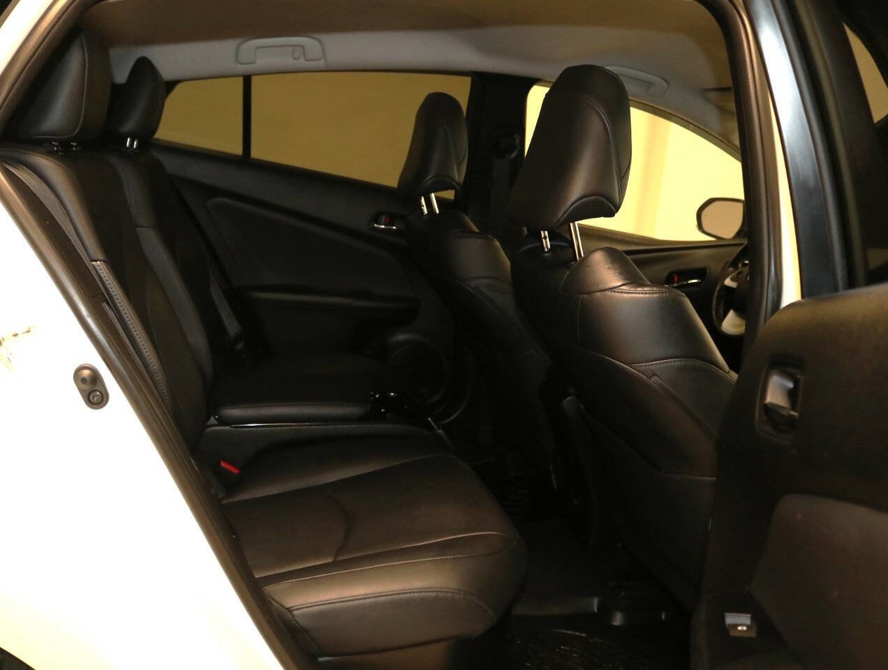 Used 2017 Toyota Prius Prime Advanced image 18