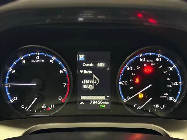 Used 2018 Toyota RAV4 XLE w/ Plus Extra Value Package AWD/4WD image 10