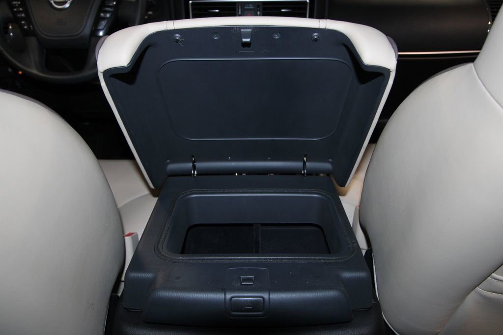 Used 2024 Nissan Armada Platinum w/ Captain's Chairs Package image 32