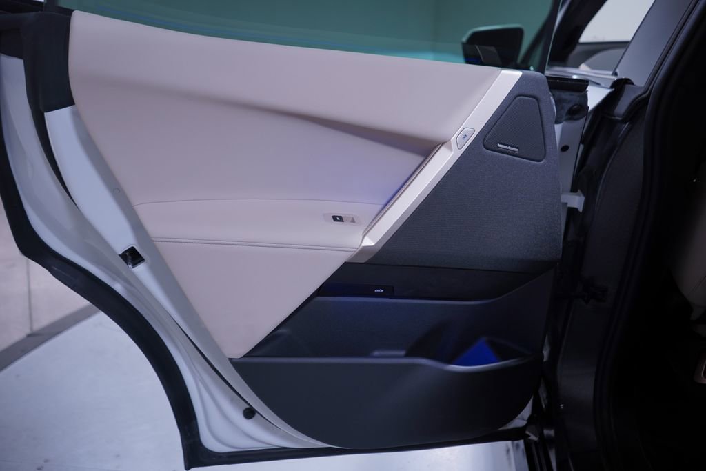 Used 2026 BMW iX xDrive60 image 14