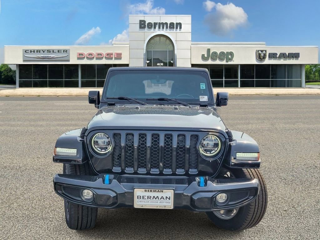 Used 2022 Jeep Wrangler Unlimited Sahara AWD/4WD image 5