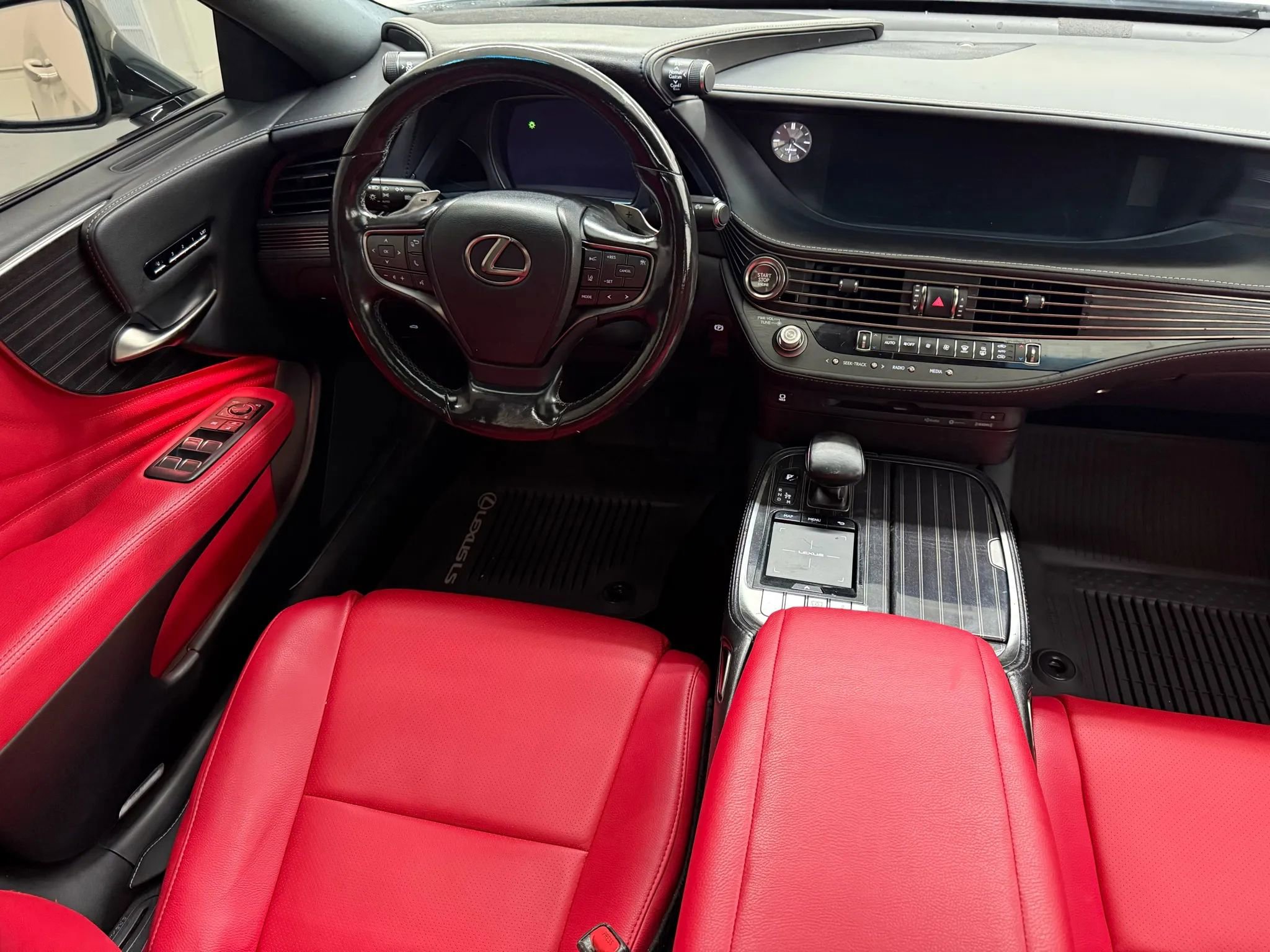 Used 2018 Lexus LS 500 w/ Accessory Package (Z2) image 26