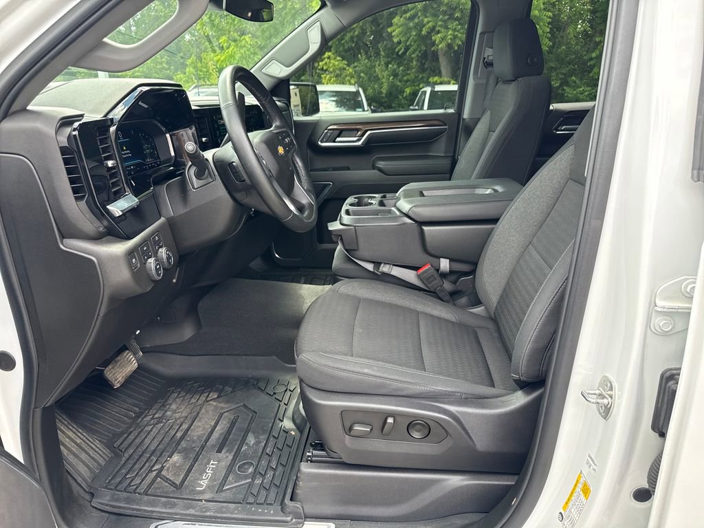 Used 2024 Chevrolet Silverado 1500 LT AWD/4WD image 39