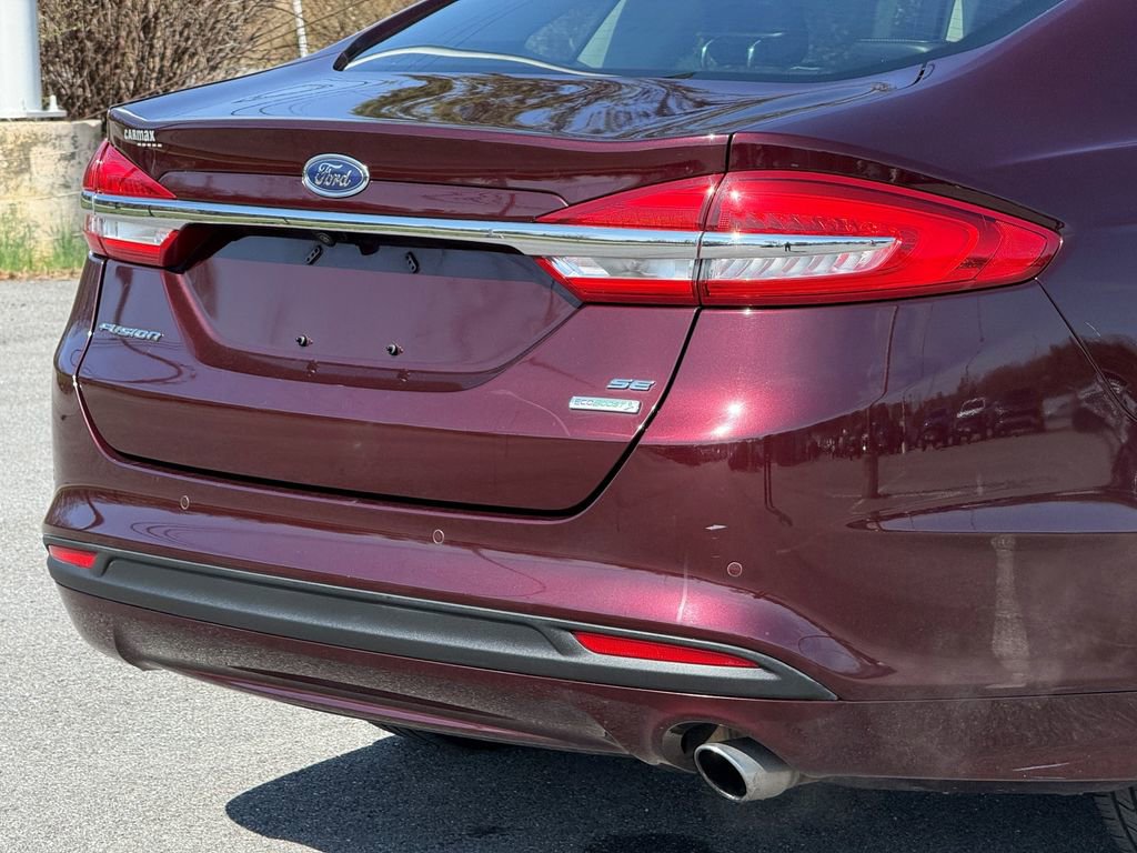 Used 2017 Ford Fusion SE w/ Fusion SE Technology Package image 6