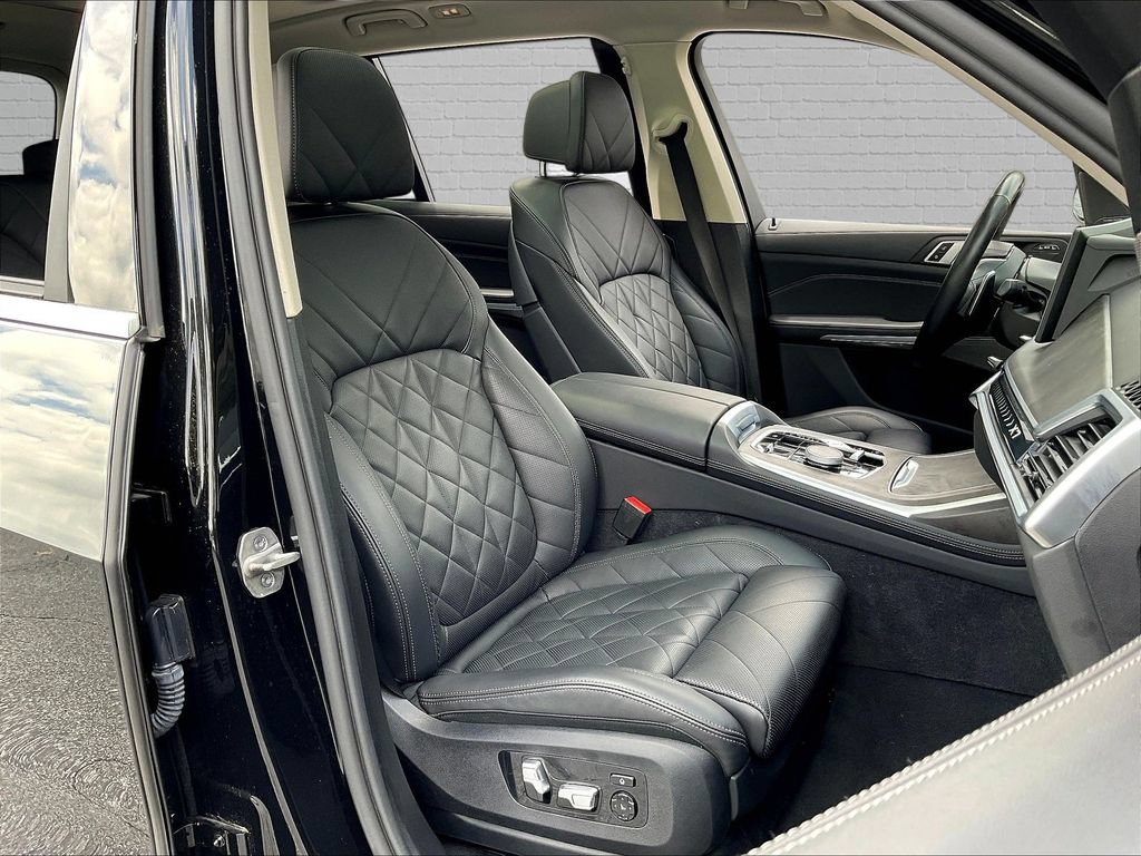 Used 2024 BMW X7 xDrive40i w/ Premium Package AWD/4WD image 27