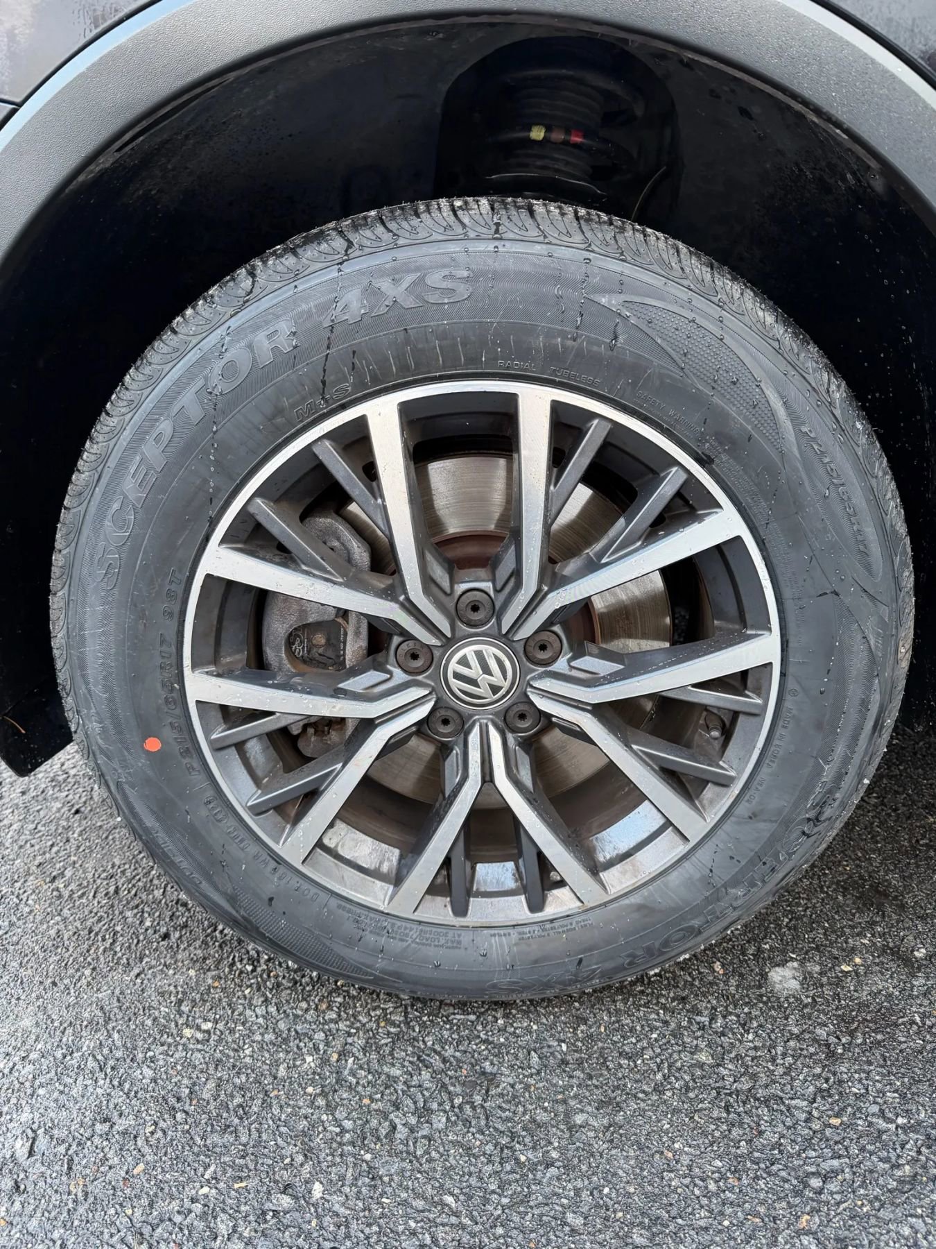 Used 2020 Volkswagen Tiguan S image 35