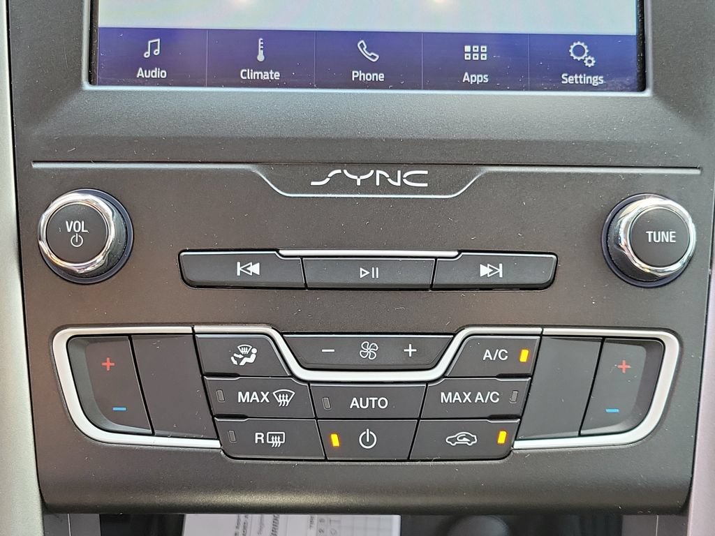 Used 2020 Ford Fusion SE FWD image 19