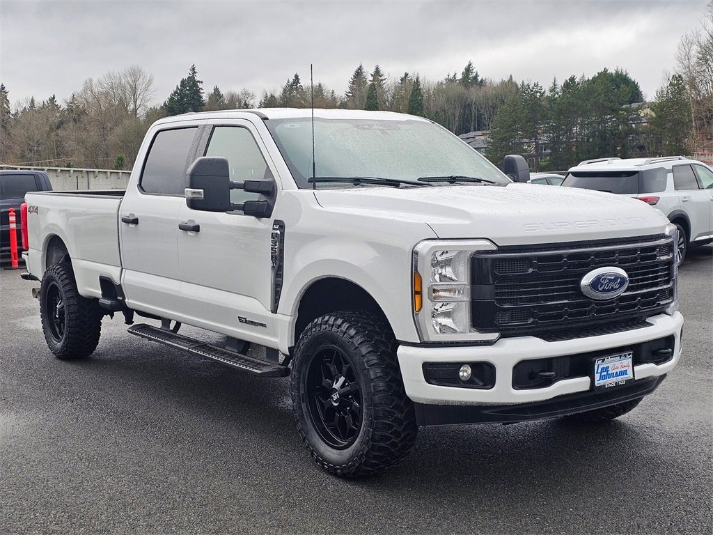 Used 2024 Ford F350 XLT image 3