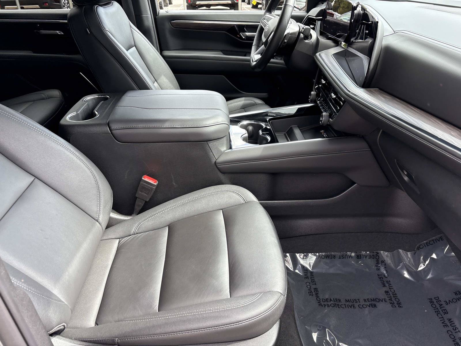 Used 2025 Chevrolet Suburban Z71 w/ Comfort Package AWD/4WD image 35