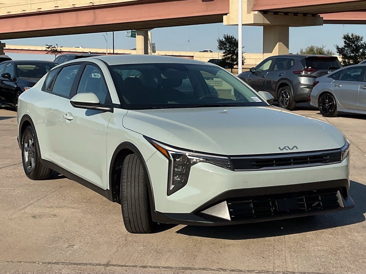Used 2025 Kia K4 FWD image 3