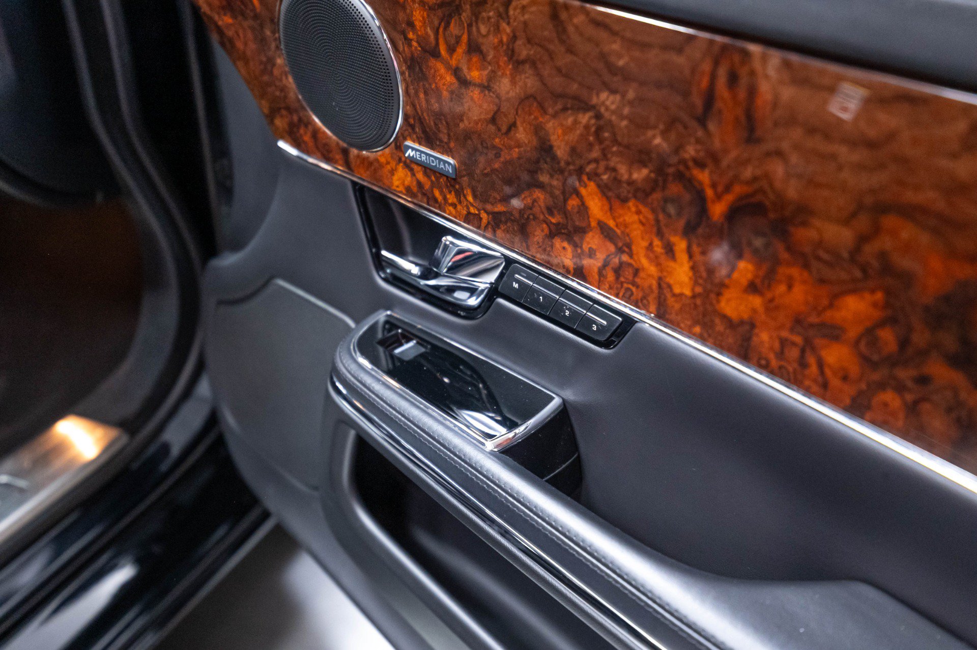 Used 2013 Jaguar XJ AWD image 33