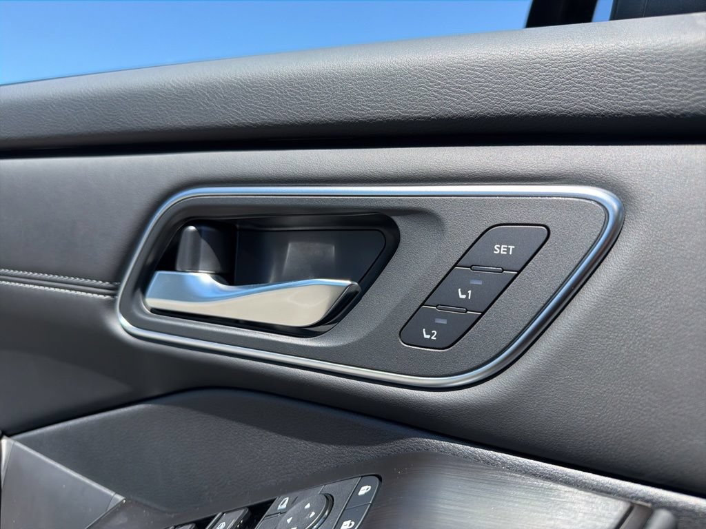 New 2026 Nissan Rogue Platinum AWD/4WD image 16