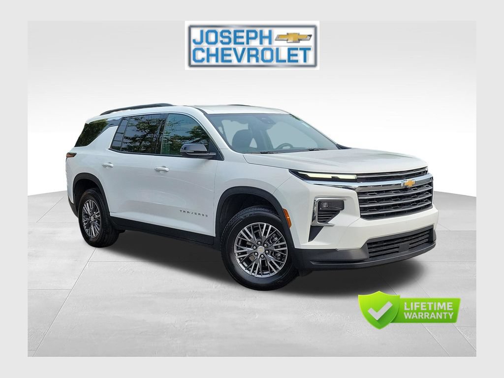 Used 2026 Chevrolet Traverse LT FWD image 1